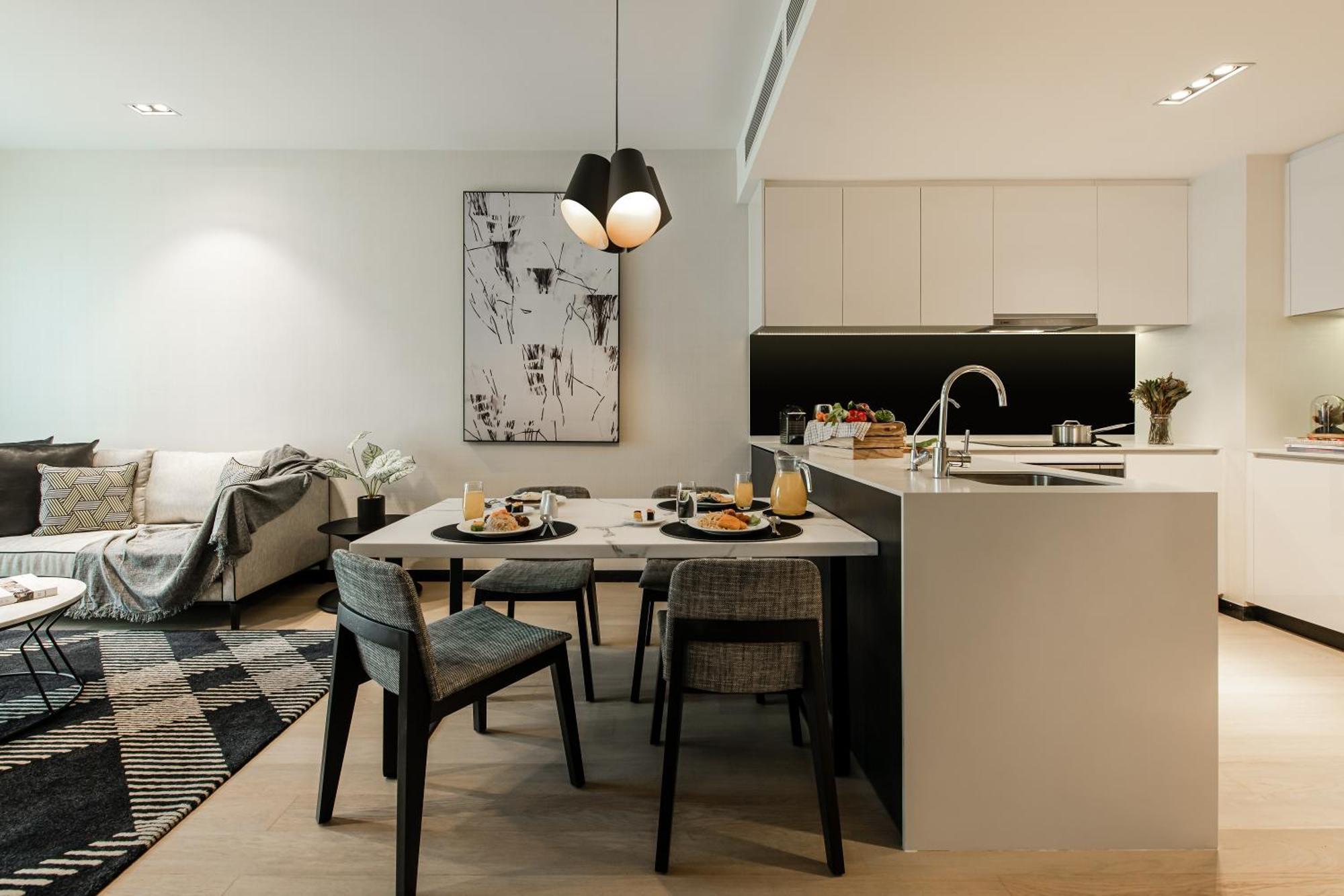 Готель Ascott Star Klcc Куала-Лумпур Екстер'єр фото The kitchen and dining area of a typical apartment