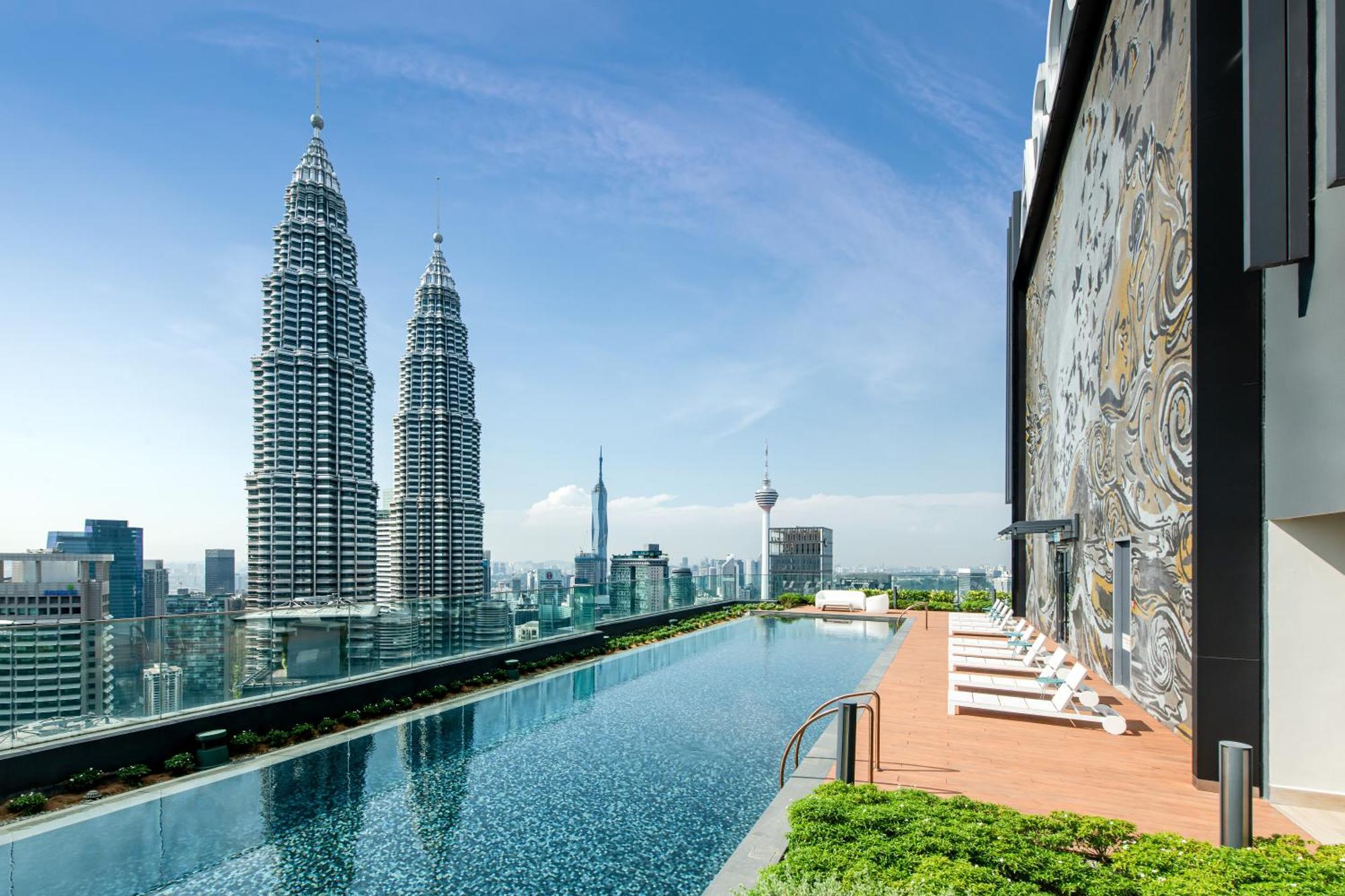 Готель Ascott Star Klcc Куала-Лумпур Екстер'єр фото The pool at the 50th floor of the hotel